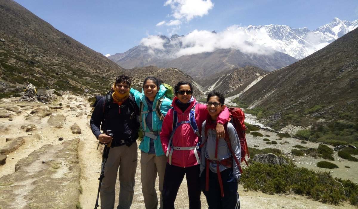 group of guest enjoiying the standard ebc trek package