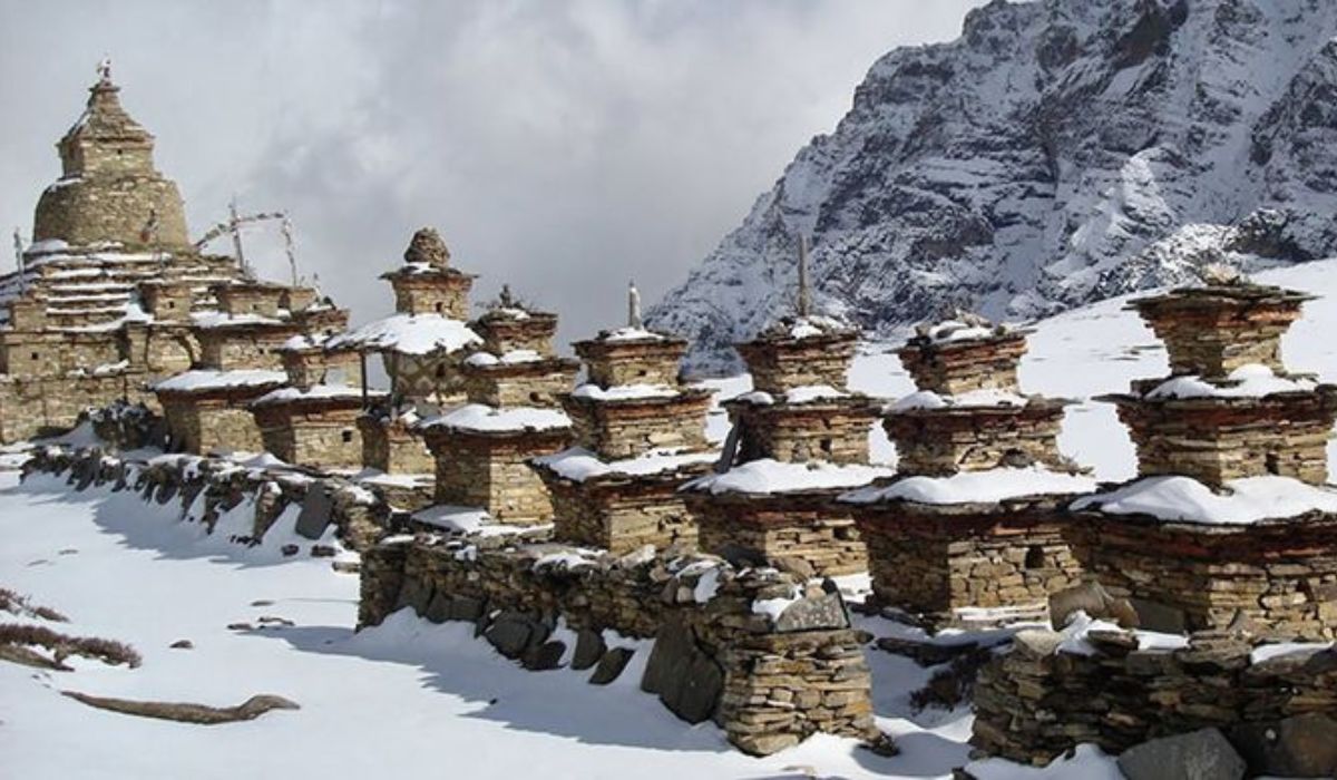 Nar Phu Valley Trek in winter snowfall
